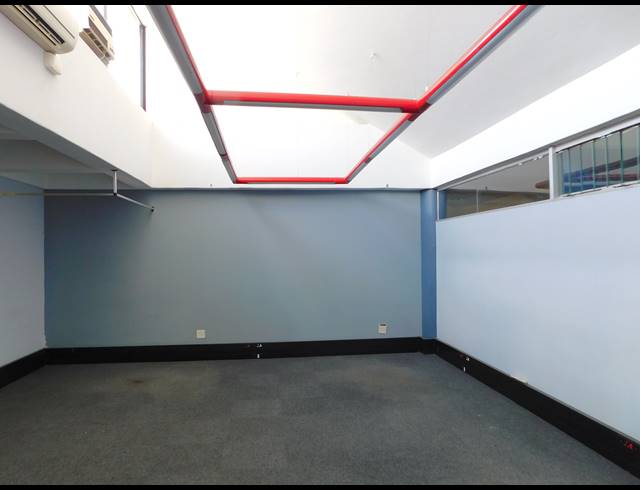 163M² OFFICE TO LET IN FERNDALE